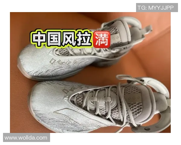 球星们最爱的足球鞋款式揭秘：各大球员偏爱品牌与设计分析