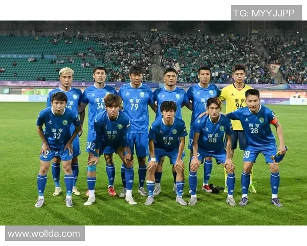 足球巨星加练全程曝光展现自律与拼搏精神激励无数球迷